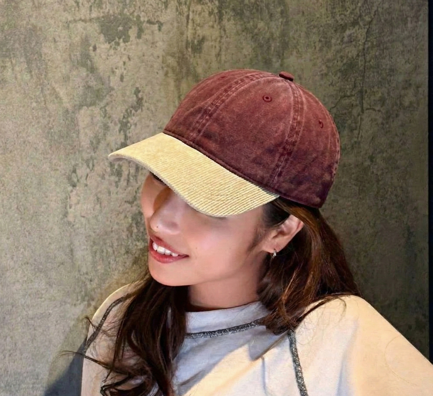 Short Brim Vintage Red and White 茜色と白色