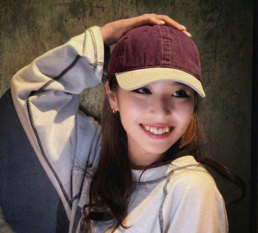 Short Brim Vintage Red and White 茜色と白色